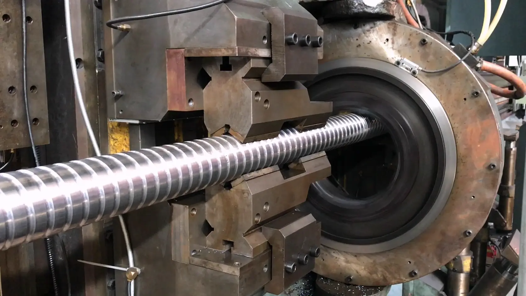 Ball screw milling lathe video from anyang xinsheng machine tool